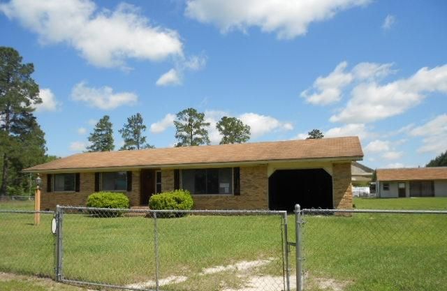 6552 Cowart Cir, Hahira, GA 31632