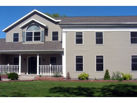 205 E River Dr, Omro, WI 54963