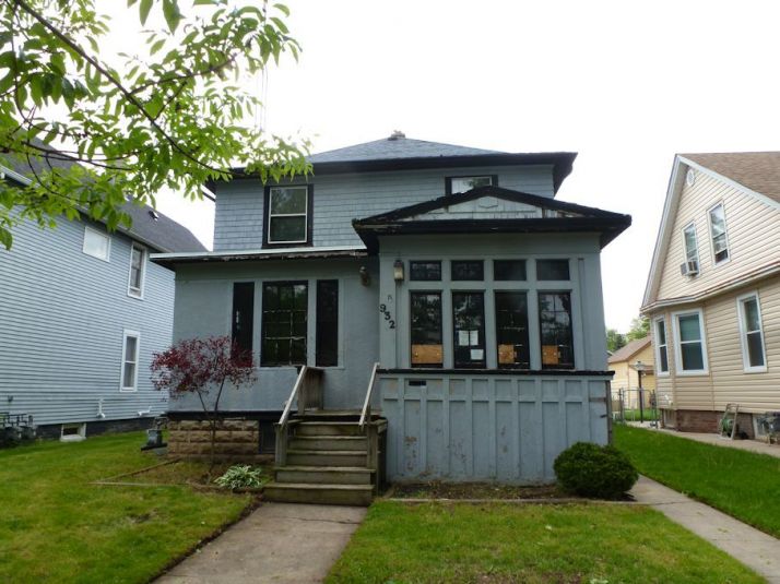 932 Grove Ave, Racine, WI 53405