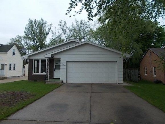 2079 Manitowoc Rd, Green Bay, WI 54302