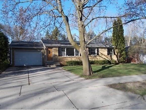 1818 Debra Ln, Green Bay, WI 54302