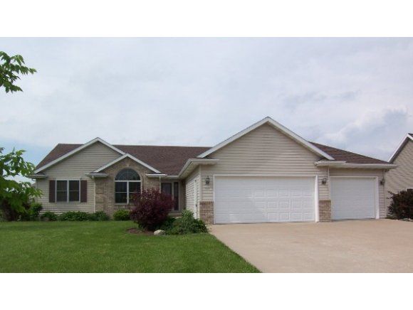 1319 Winter Wheat Dr, Neenah, WI 54956