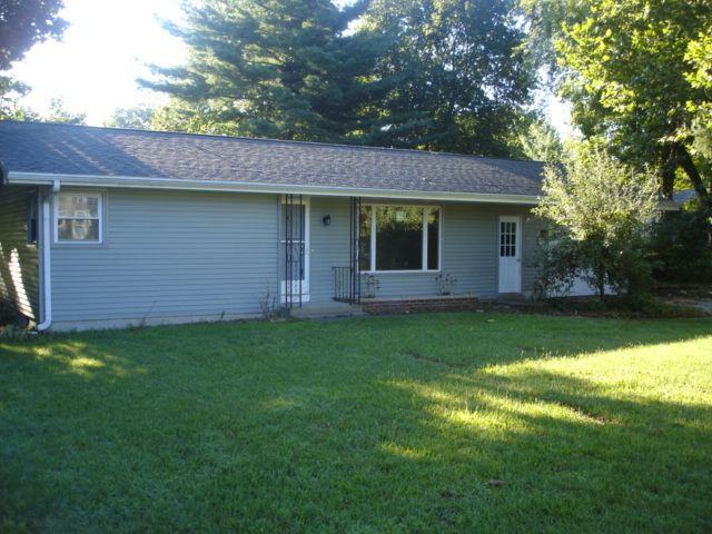 112 N Sunset St, Plainwell, MI 49080