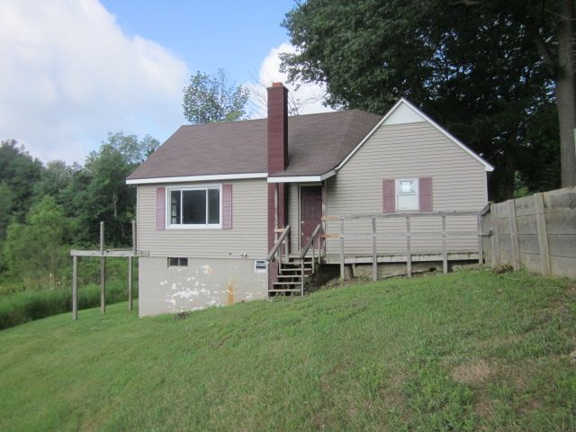 6887 Stevens Rd, Delton, MI 49046