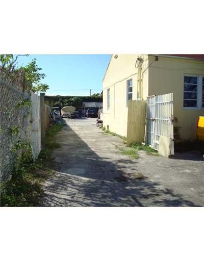 1884 NW 21 TE, Miami, FL 33142