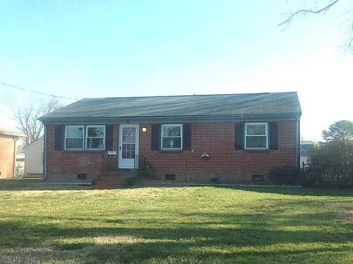 18 Duncan Dr, Hampton, VA 23663