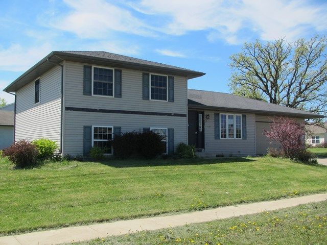 1504 Whispering Pin, Delavan, WI 53115