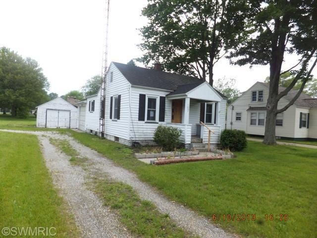 1037 W Hile Rd, Muskegon, MI 49441