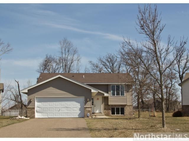 817 Isanti Pkwy Nw, Isanti, MN 55040