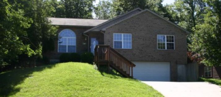 1687 Brookridge Cir, Lawrenceburg, IN 47025