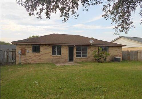 9804 Robin St, La Porte, TX 77571