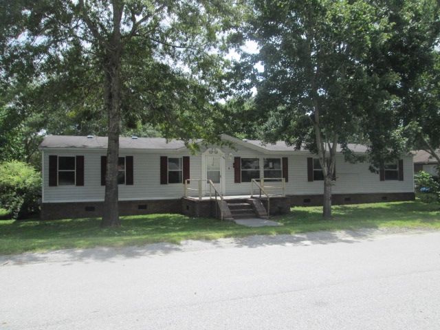 401 Dubois St, Bonneau, SC 29431