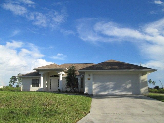 900 E 10th St, Lehigh Acres, FL 33972