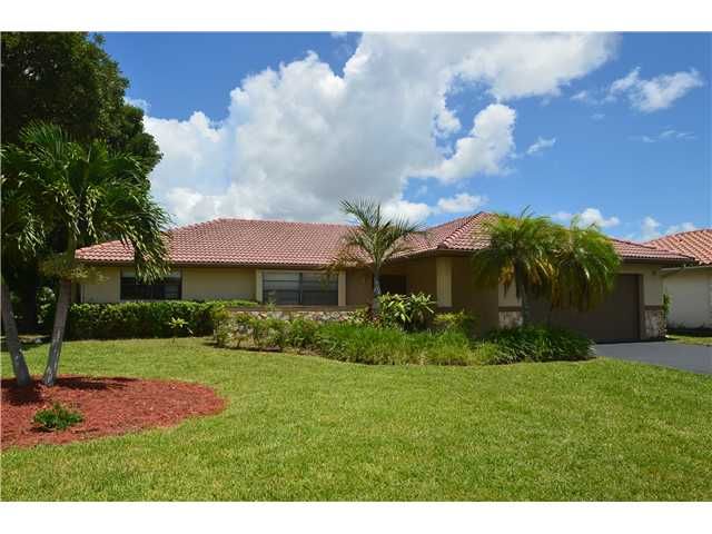 7825 SUNFLOWER DR, Pompano Beach, FL 33063