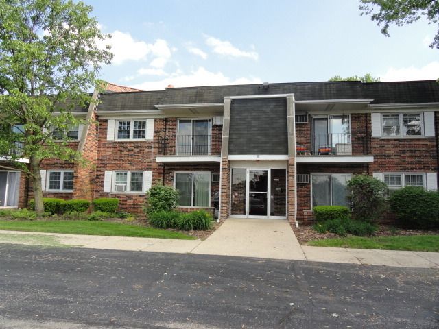 2431 Ogden Ave Apt 12, Downers Grove, IL 60515