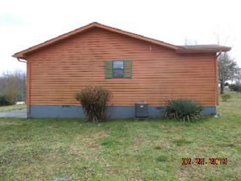 146 Crestview Ln, Jacksboro, TN 37757