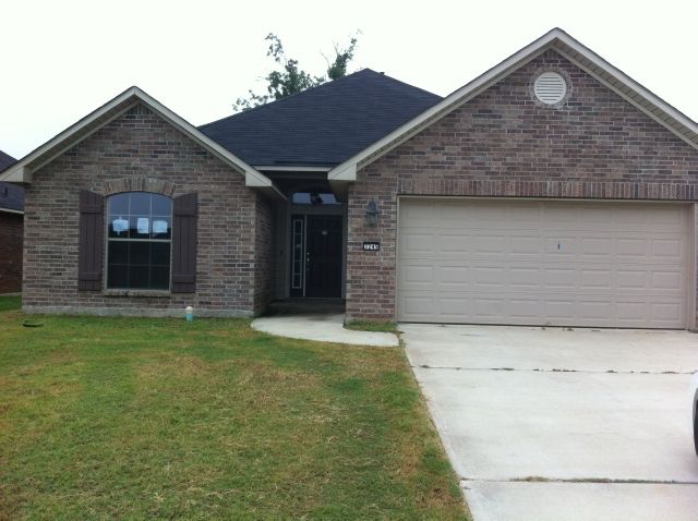 3245 Grand Lake Dr, Bossier City, LA 71111