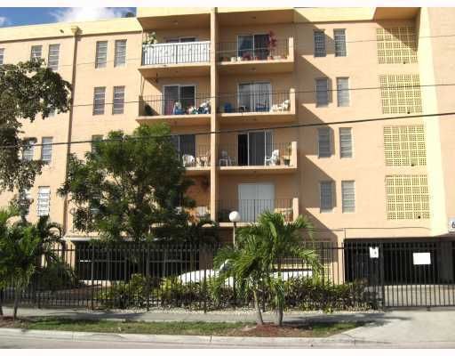 6950 W 6th Ave Apt 215, Hialeah, FL 33014