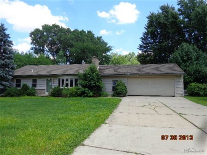 18616 Doris St, Livonia, MI 48152