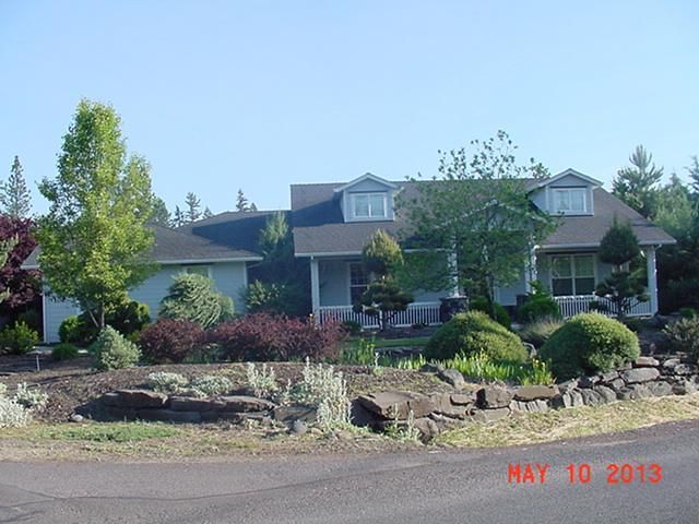 106 Orchard Ln, Shady Cove, OR 97539