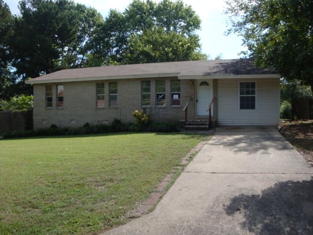 710 N Pine St, Searcy, AR 72143