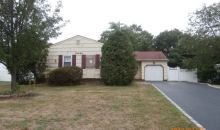 48 Debbie Lee Ln Bohemia, NY 11716