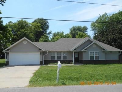 310 S Neal St, Prairie Grove, AR 72753