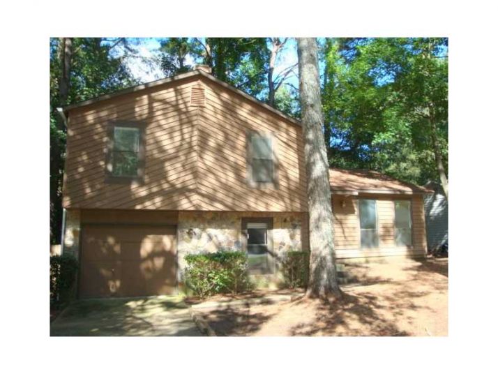 832 Longfellow Ct, Stone Mountain, GA 30088