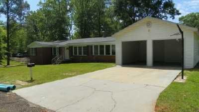 604 Garden Dr, Laurel, MS 39440