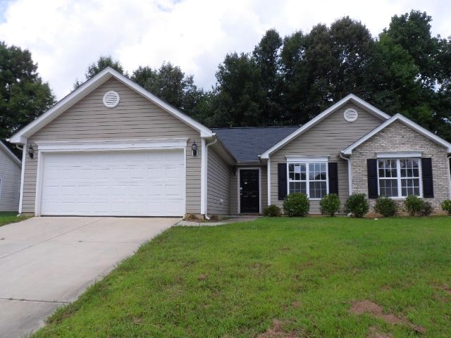 1177 Maple Ridge Dr, Burlington, NC 27217