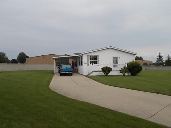 23477 Stonecastle, Clinton Township, MI 48036