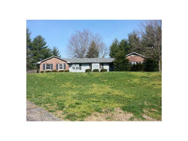 1490 Country Club Rd, Martinsville, IN 46151