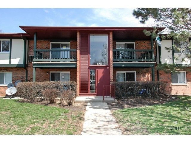 579 Darlington Ln Apt 8, Crystal Lake, IL 60014