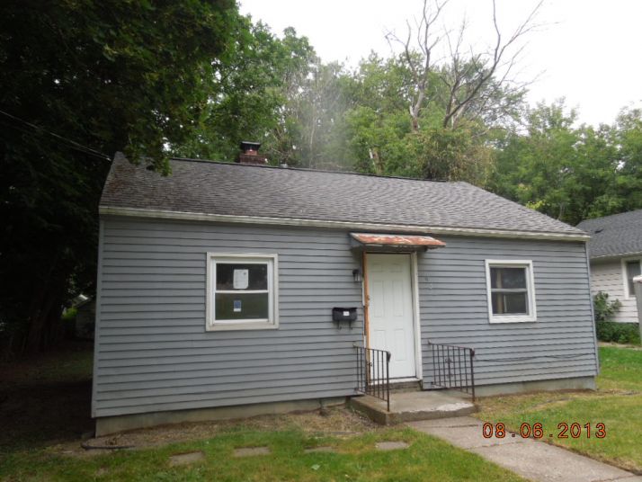 932 Dakin St, Lansing, MI 48912