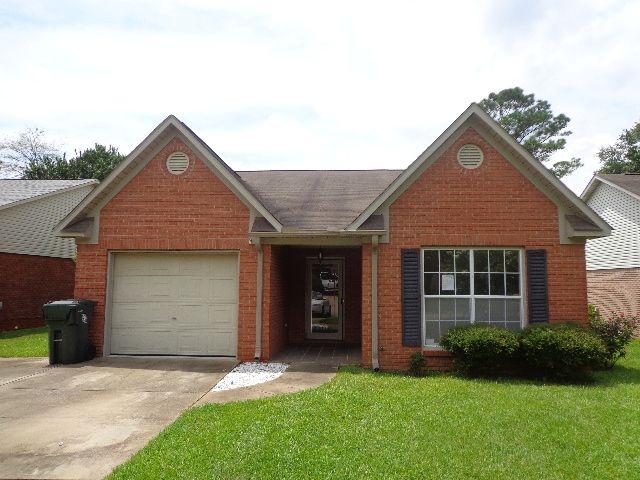 110 Wembley Ct, Dothan, AL 36305