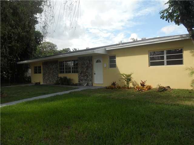 165 SIERRA DR, Miami, FL 33179