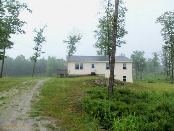 15 Natasha Pl, Mechanic Falls, ME 04256