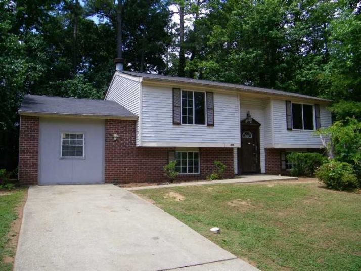 2121 Scarbrough Rd, Stone Mountain, GA 30088