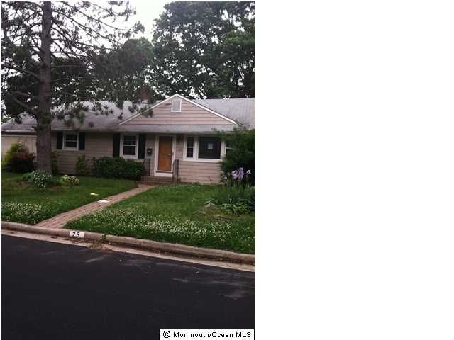 25 Eton Pl, Eatontown, NJ 07724