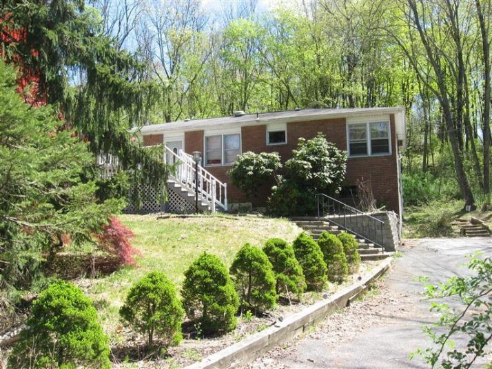 16 Vail Rd, Poughkeepsie, NY 12603