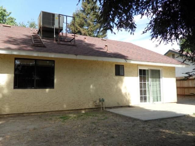 687 N Ezie Avenue, Clovis, CA 93611