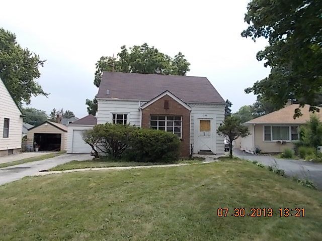 909 Fairfield Ct, Waukegan, IL 60085