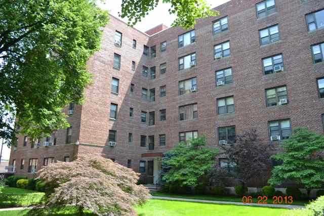 220 Pelham Rd Apt 1b, New Rochelle, NY 10805