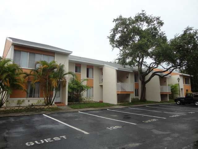 794 100th Ave N Bldg 22 Unit 104, Saint Petersburg, FL 33702