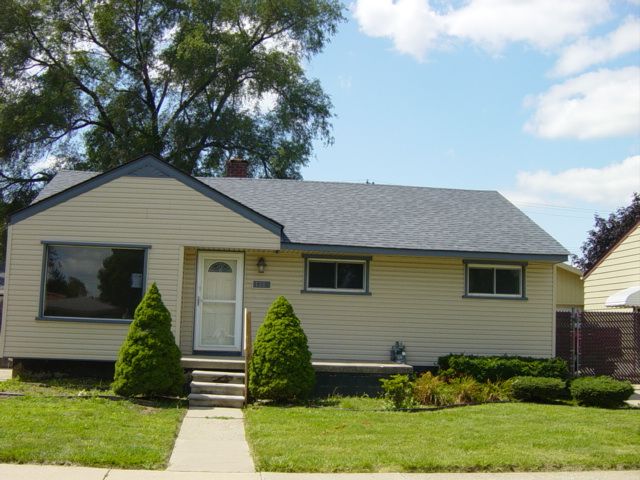 7566 Pelham Road, Taylor, MI 48180