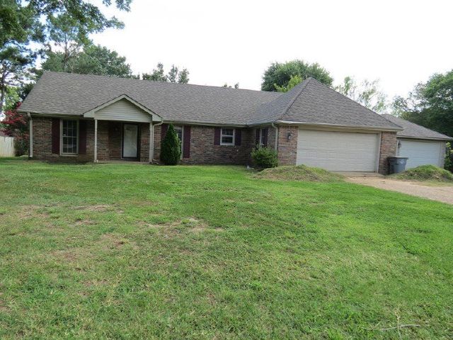 225 N New Castle Dr, Florence, AL 35633