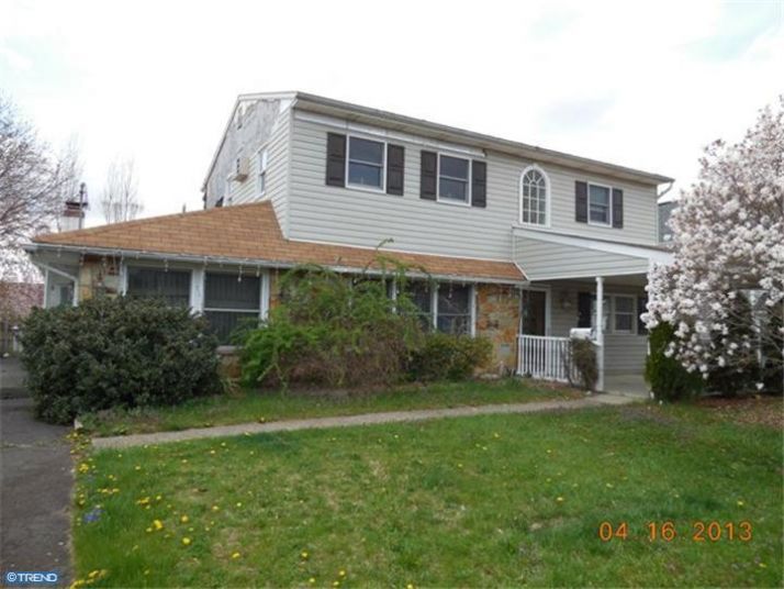 33 Canoebirch Rd, Levittown, PA 19057