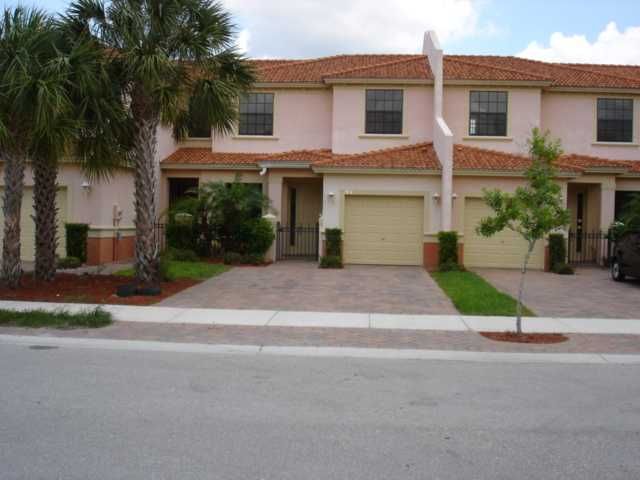 7373 Bristol Cir, Naples, FL 34120