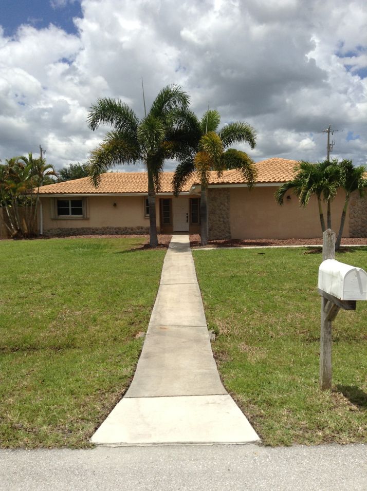 303 SW 29th Terrace, Cape Coral, FL 33914