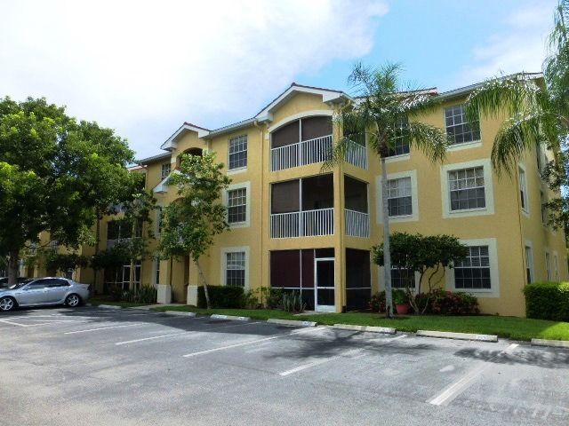 4700 Saint Croix Ln Apt 338, Naples, FL 34109